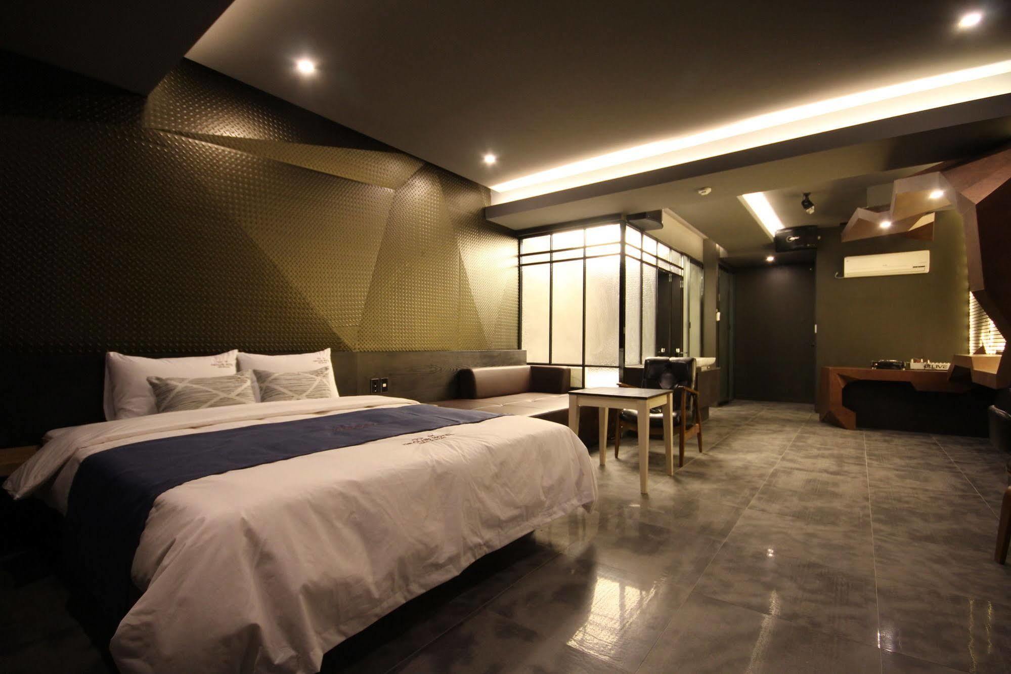 The Club Hotel Seomyeon Busan Exterior photo