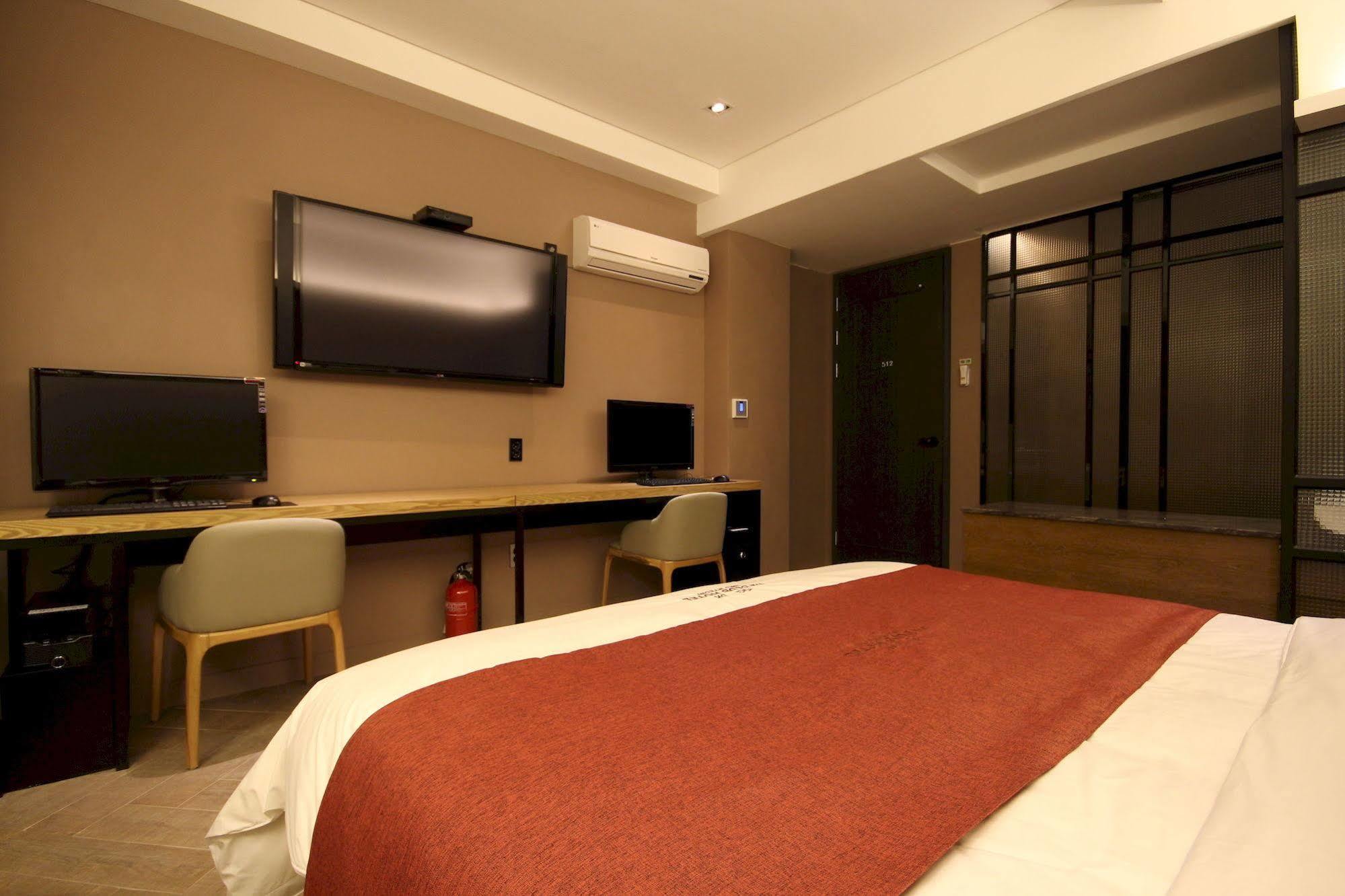 The Club Hotel Seomyeon Busan Exterior photo
